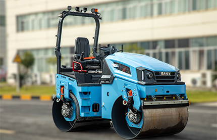 The world's first fully electric, 4.5 tonne roller to debut at EHS 2025